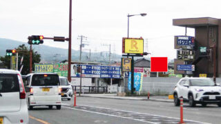 ぐるめ街道・門池小入口交差点信号付近