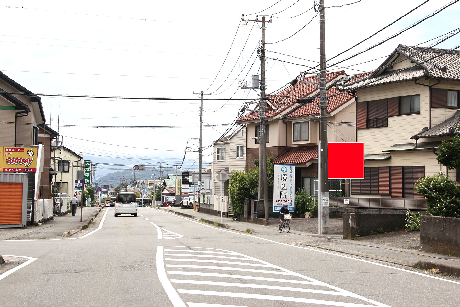 長泉町中土狩、長泉中央通り沿い長泉小付近