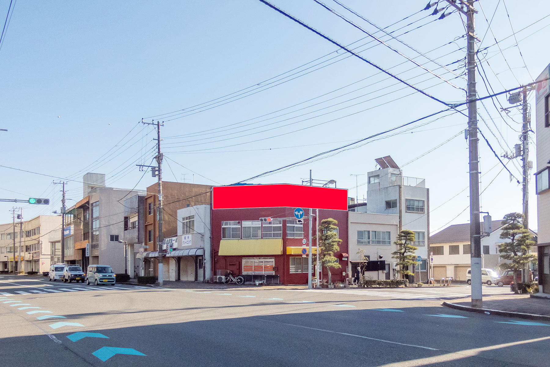 沼津市浅間町交差点角、ビル壁面看板