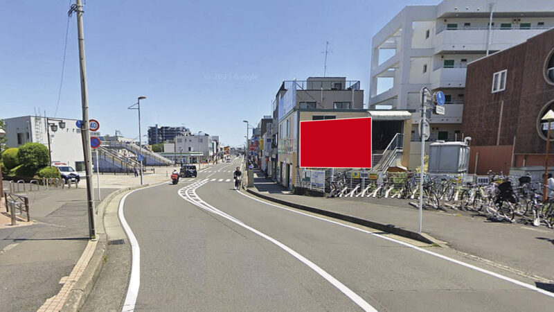 小田急小田原線、東海大学前駅 駅前看板